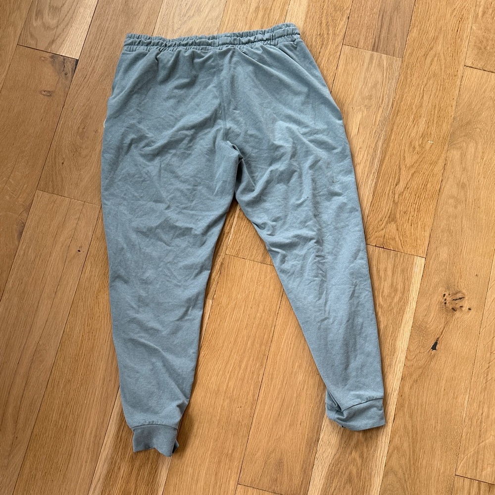 Vuori Women’s Performance Jogger - Picture 4 of 5